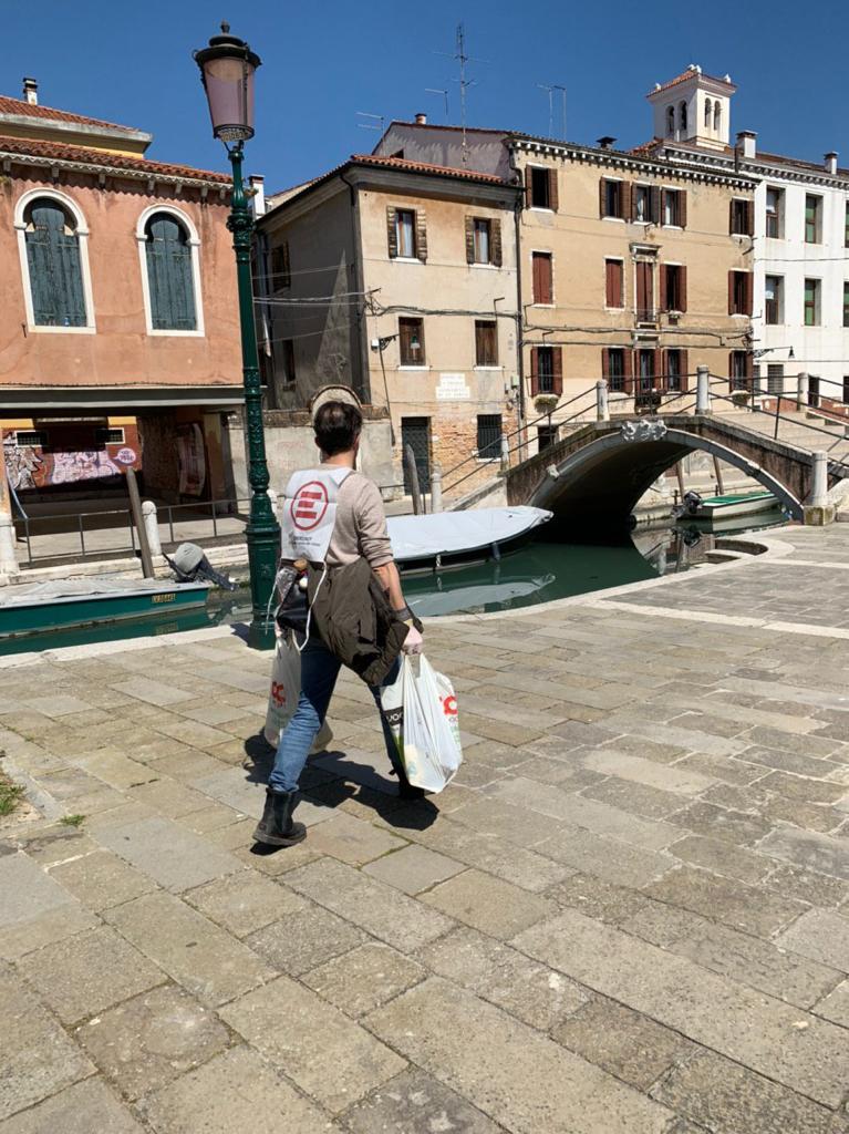 COVID-19: EMERGENCY AL FIANCO DELLA PROTEZIONE CIVILE DI VENEZIA PER LA CONSEGNA DI FARMACI, SPESA E GENERI DI PRIMA NECESSIT&Agrave; ALLE FASCE FRAGILI