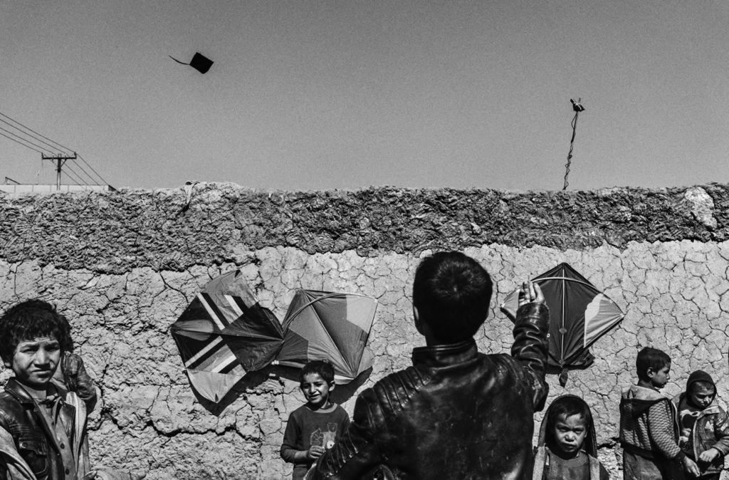 &ldquo;ISHKAR PER EMERGENCY&rdquo;: 17 FOTOGRAFI PER L&rsquo;AFGHANISTAN