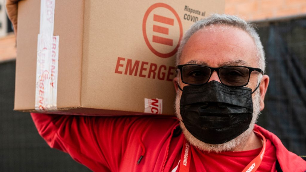&ldquo;Questi pacchi sono il mio &lsquo;pezzettino&rsquo;&rdquo;