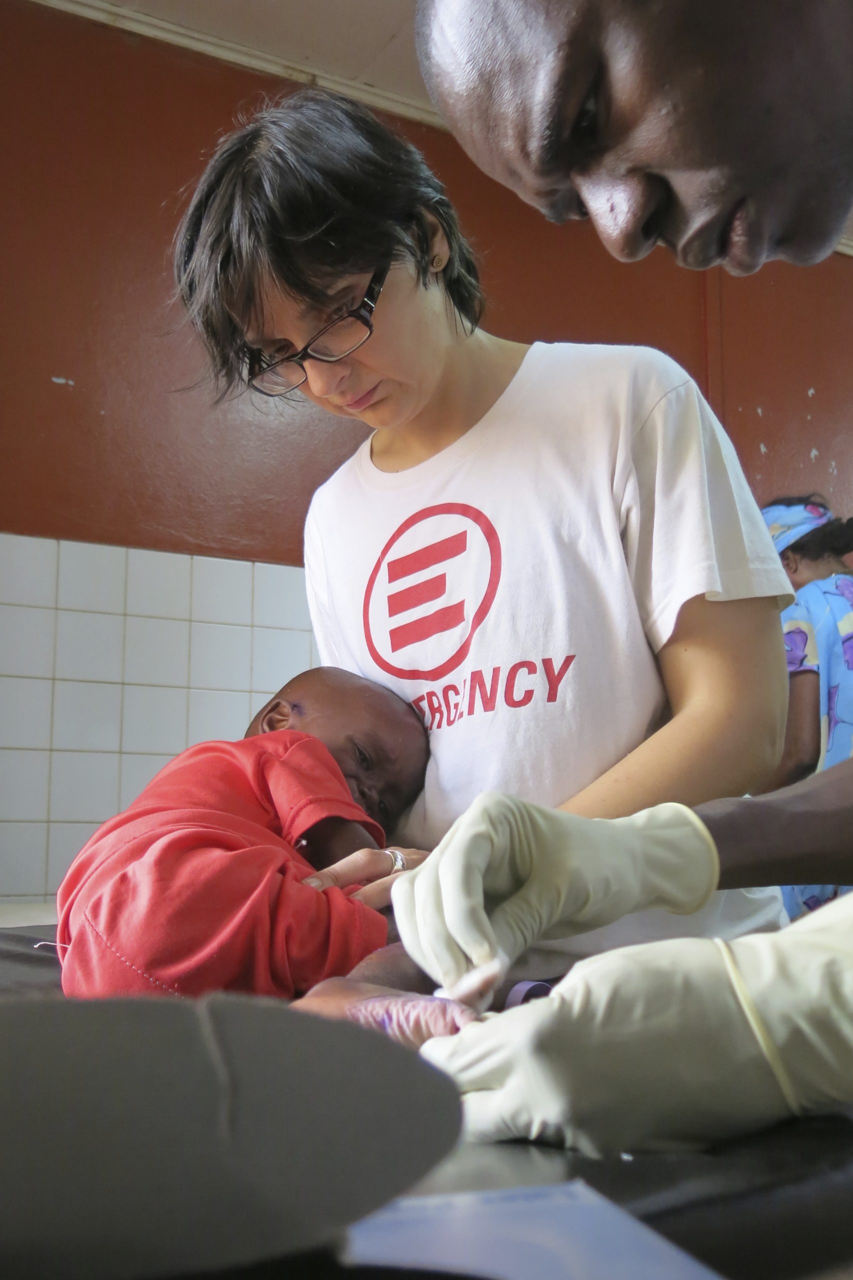 Nel Centro pediatrico di Bangui offriamo assistenza ai bambini sotto i 14 anni. Sono attivi anche un programma di vaccinazione per le donne e i bambini e un servizio di assistenza prenatale.
