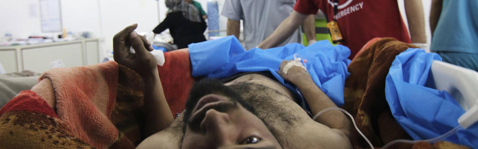 Un paziente di EMERGENCY a Erbil, Iraq, ricoverato in corsia