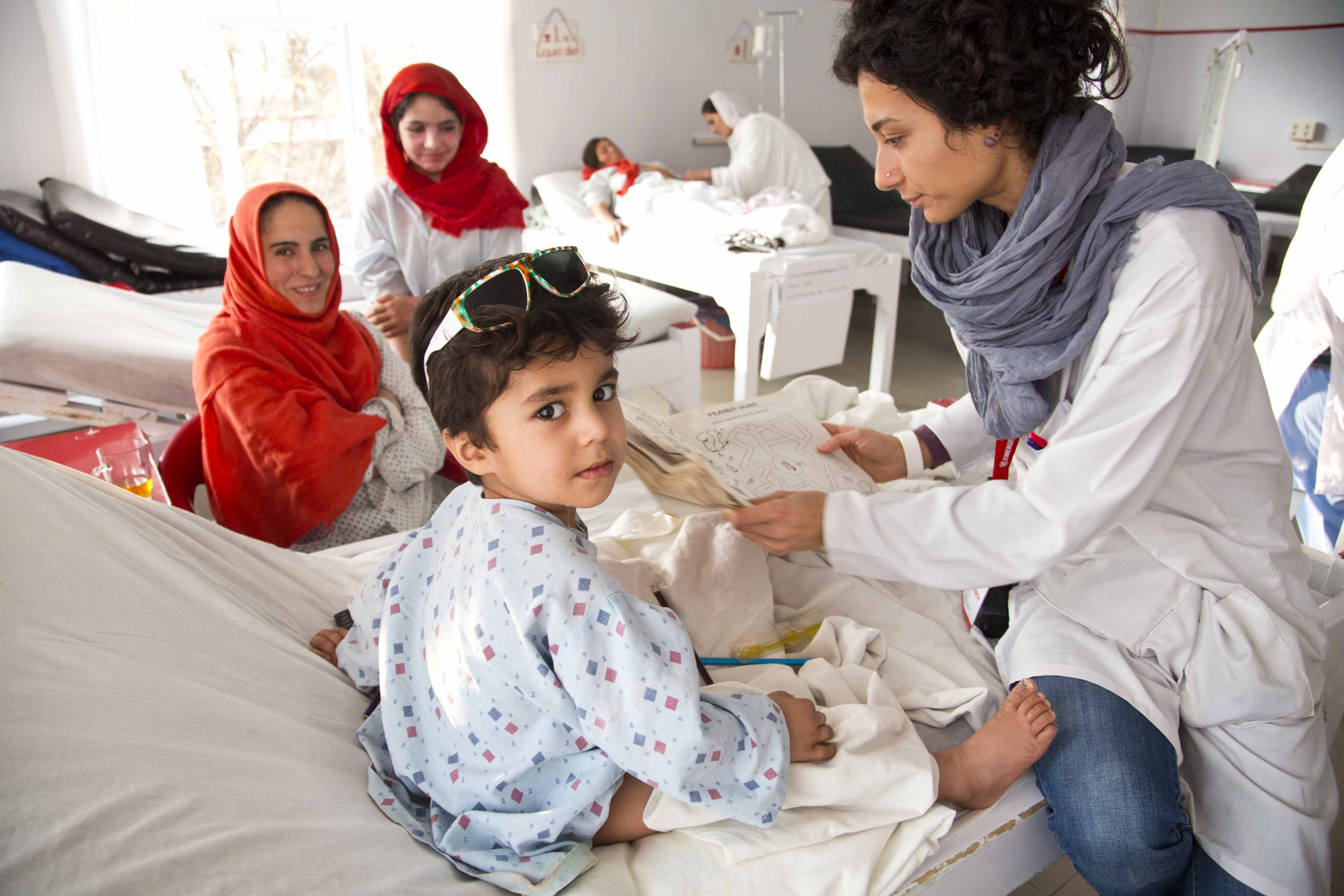 Tijana, infermiera di EMERGENCY, nel Centro di maternit&agrave; di Anabah in Afghanistan. Nel Centro nascono circa 600 bambini ogni mese
