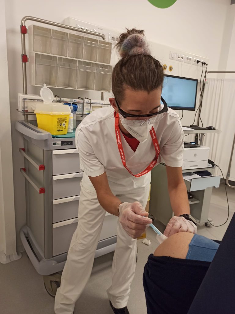 CAMPAGNA VACCINALE COVID-19 A MILANO: EMERGENCY CERCA MEDICI E INFERMIERI VOLONTARI