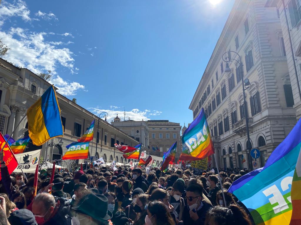 In piazza contro la guerra