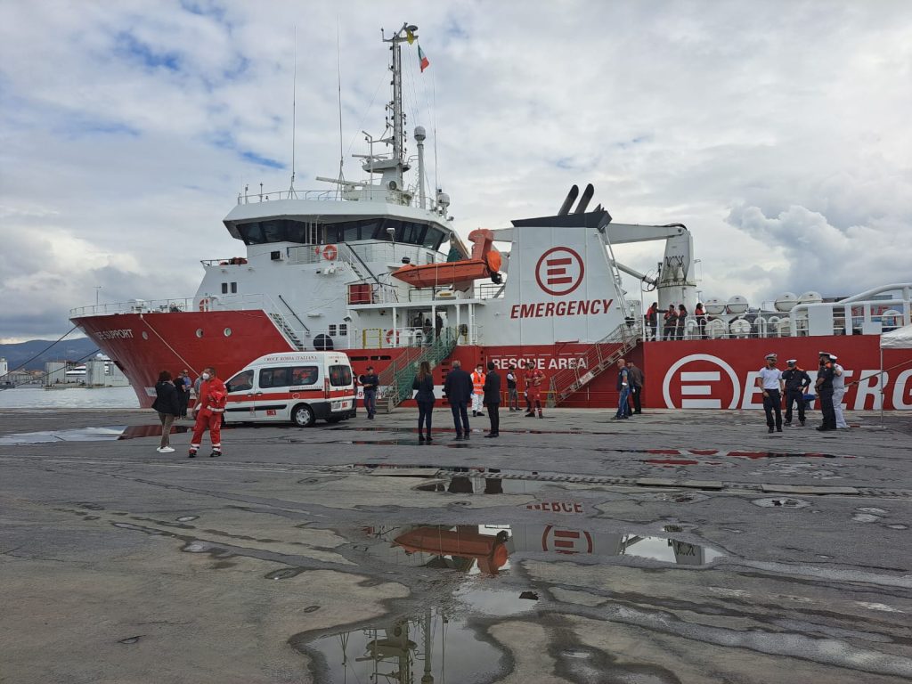 Sbarcate oggi a Marina di Carrara le 29 persone soccorse da EMERGENCY nel Mediterraneo centrale