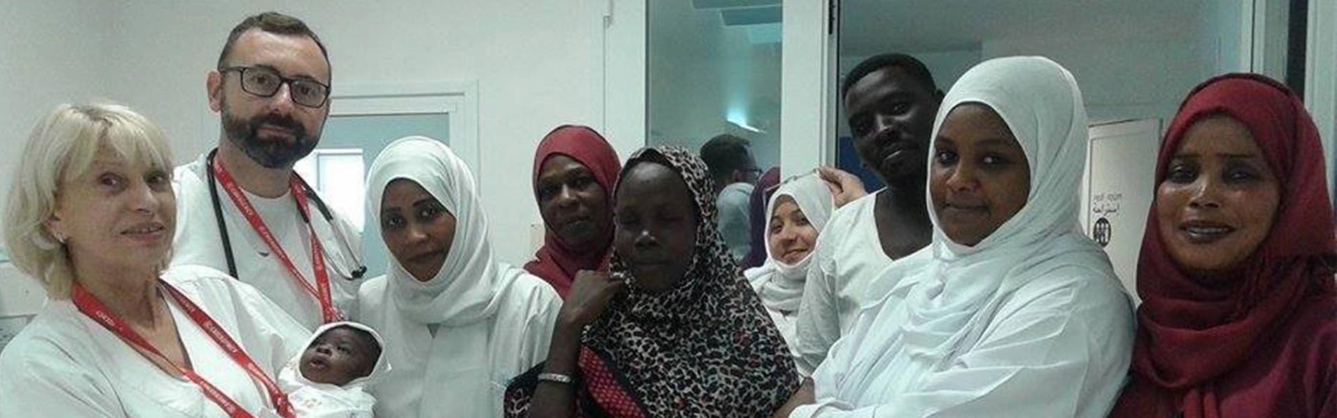 Foto di gruppo dello staff del Centro pediatrico di EMERGENCY a Port Sudan, in Sudan