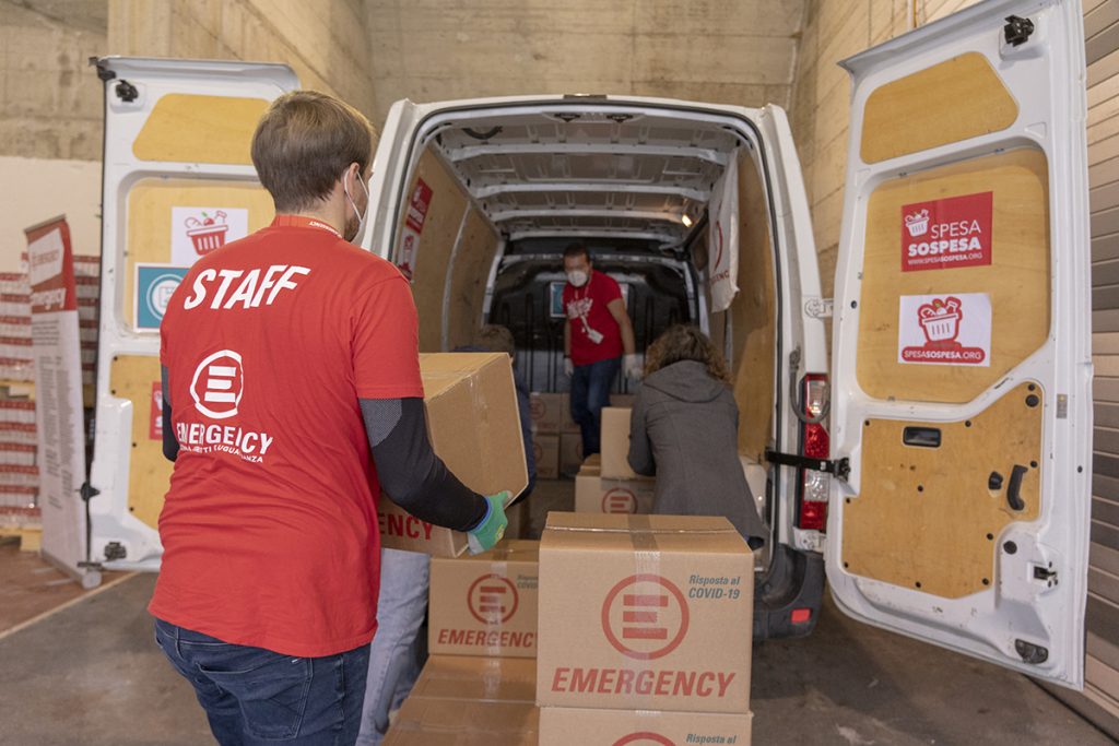 COVID-19 | EMERGENCY E SPESASOSPESA.ORG: LA DISTRIBUZIONE DI CIBO E BENI DI PRIMA NECESSIT&Agrave; CONTRO LE NUOVE POVERT&Agrave; ARRIVA ANCHE A NAPOLI