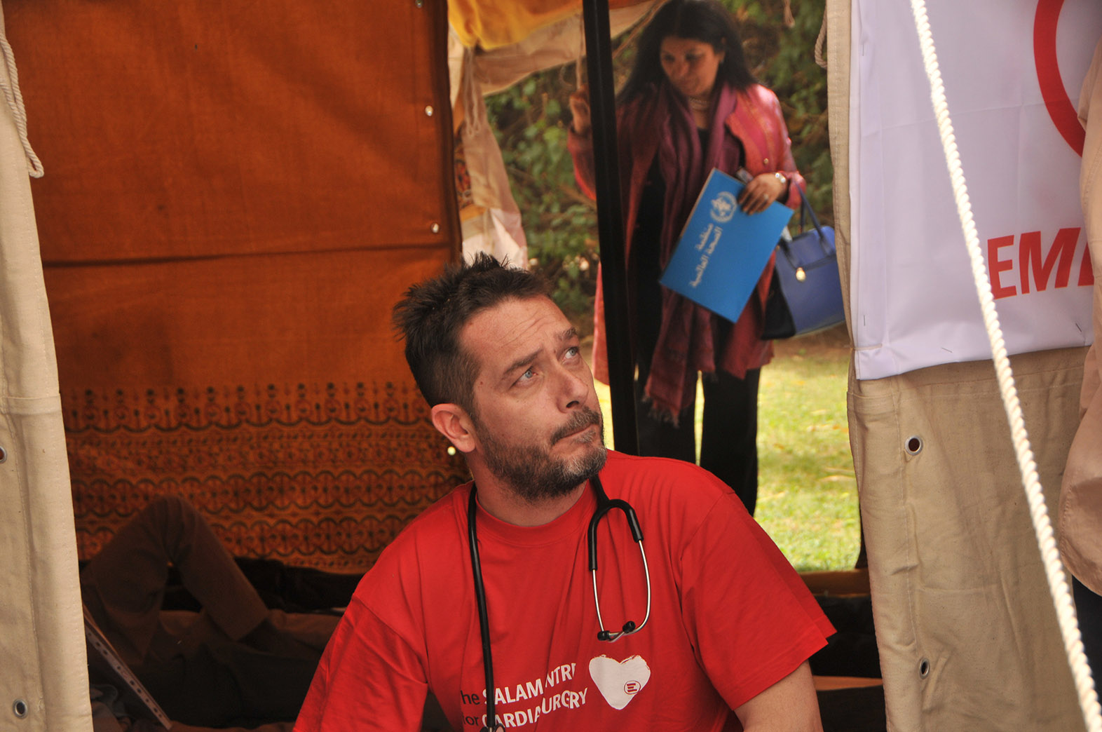 Staff di EMERGENCY durante la formazione sulle mass casualty per i medici e infermieri sudanesi