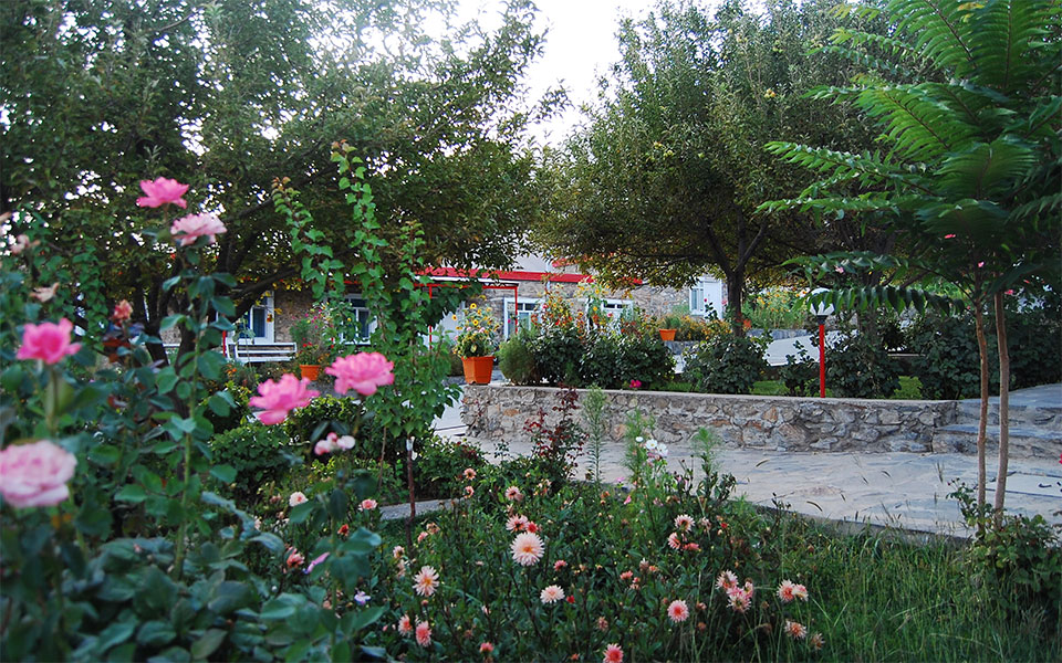 Il giardino del Centro di maternit&agrave; di EMERGENCY ad Anabah, in Afghanistan